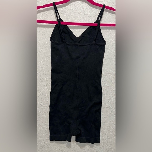 American Eagle Black Ribbed One Piece Shorts Bodysuit - Picture 4 of 8